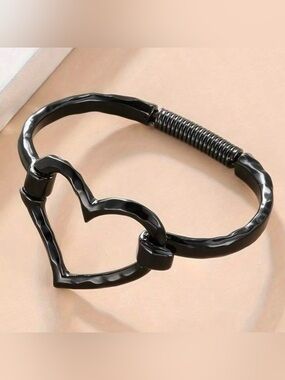 ‎Geometric Heart Open Cuff Bracelet